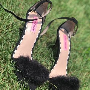 Fue toe heels